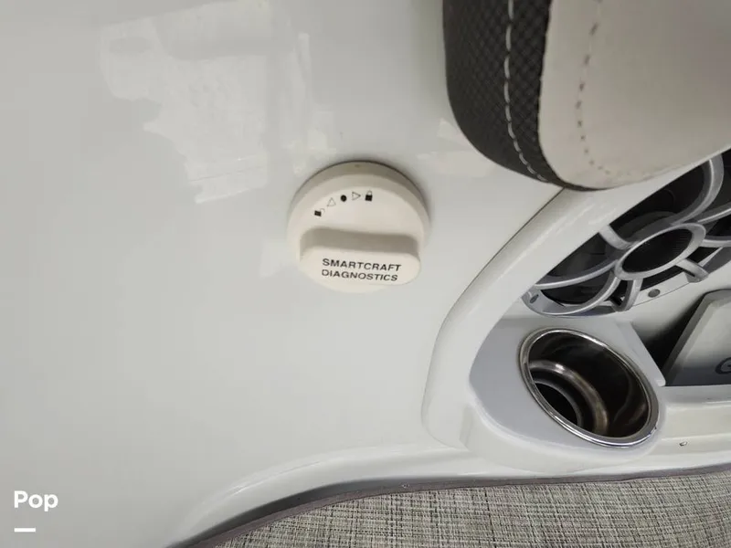 Slide: The Image of Crownline Boats E255 XS 2022 - 16321518