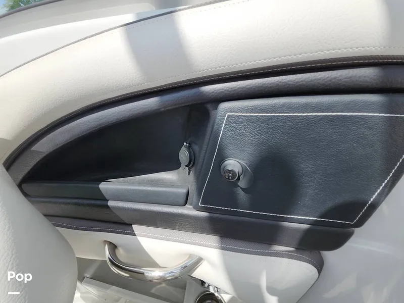 Slide: The Image of Crownline Boats E255 XS 2022 - 16321521