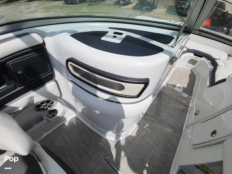 Slide: The Image of Crownline Boats E255 XS 2022 - 16321522