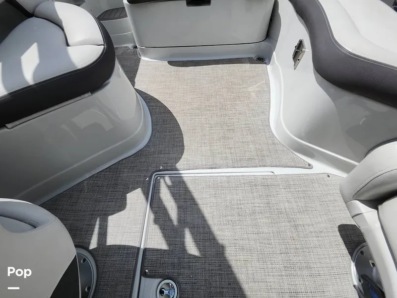 Slide: The Image of Crownline Boats E255 XS 2022 - 16321523