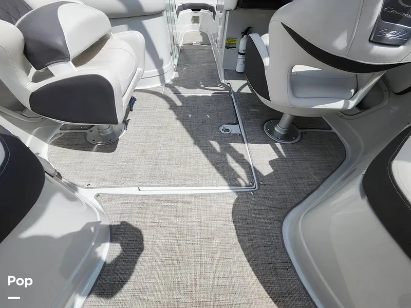 Slide: The Image of Crownline Boats E255 XS 2022 - 16321524