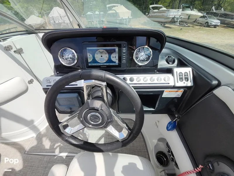 Slide: The Image of Crownline Boats E255 XS 2022 - 16321526