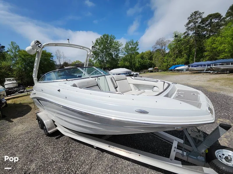 Slide: The Image of Crownline Boats E255 XS 2022 - 16321426