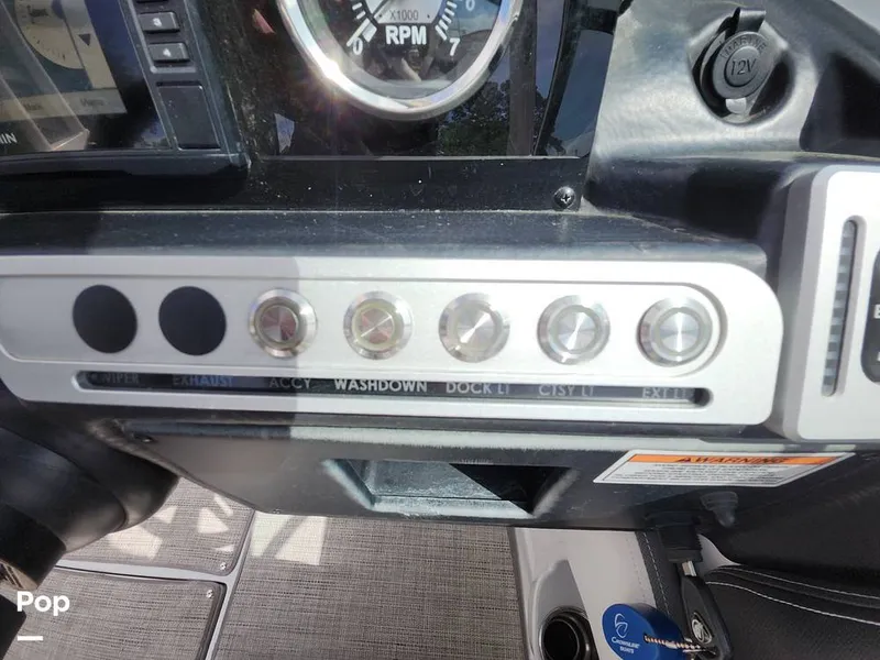 Slide: The Image of Crownline Boats E255 XS 2022 - 16321528