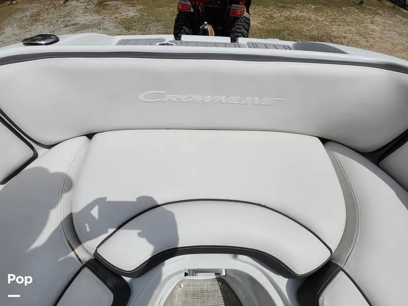 Slide: The Image of Crownline Boats E255 XS 2022 - 16321538