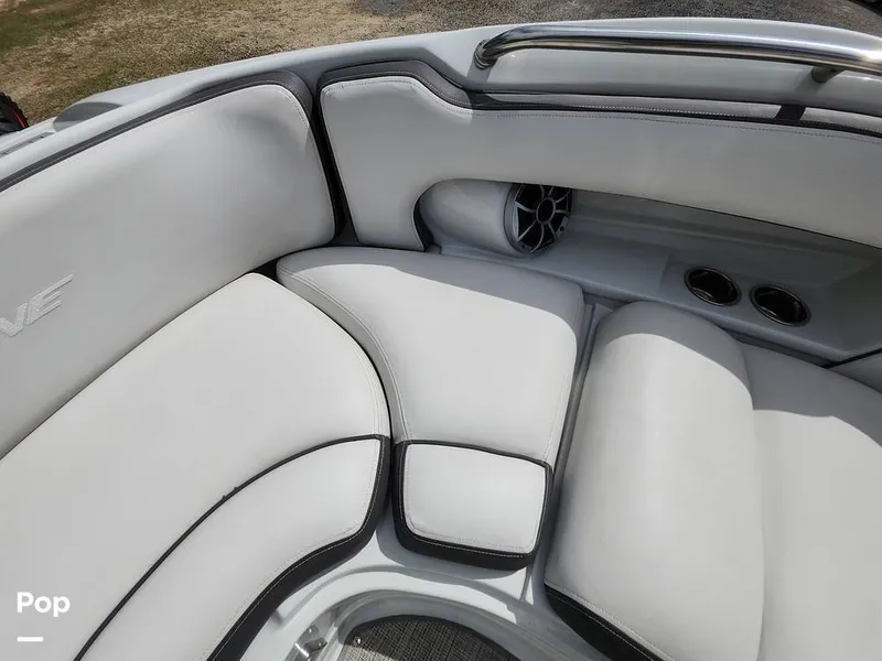 Slide: The Image of Crownline Boats E255 XS 2022 - 16321539