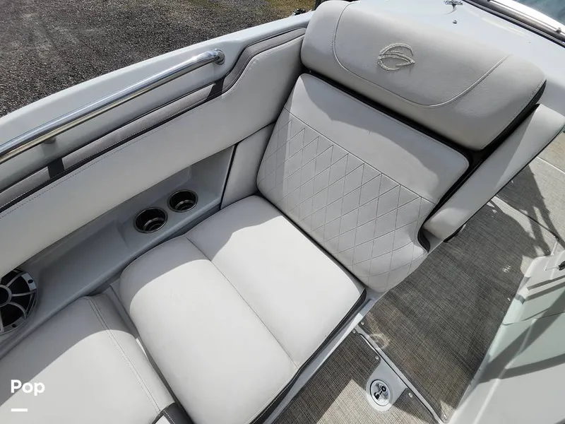 Slide: The Image of Crownline Boats E255 XS 2022 - 16321540