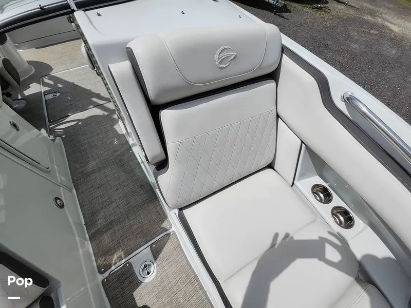 Slide: The Image of Crownline Boats E255 XS 2022 - 16321541