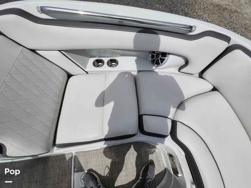 Slide: The Image of Crownline Boats E255 XS 2022 - 16321542