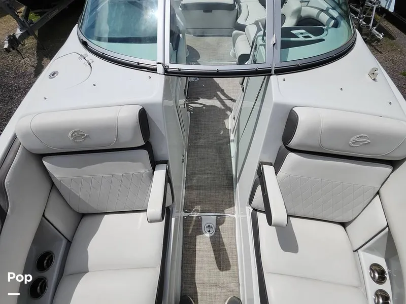 Slide: The Image of Crownline Boats E255 XS 2022 - 16321543