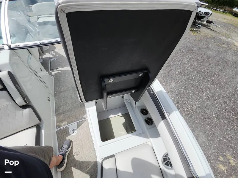 Slide: The Image of Crownline Boats E255 XS 2022 - 16321544