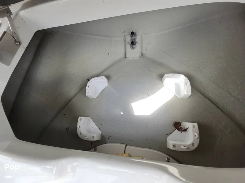 Slide: The Image of Crownline Boats E255 XS 2022 - 16321546