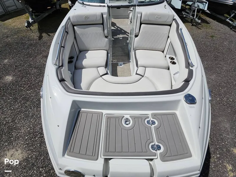 Slide: The Image of Crownline Boats E255 XS 2022 - 16321428