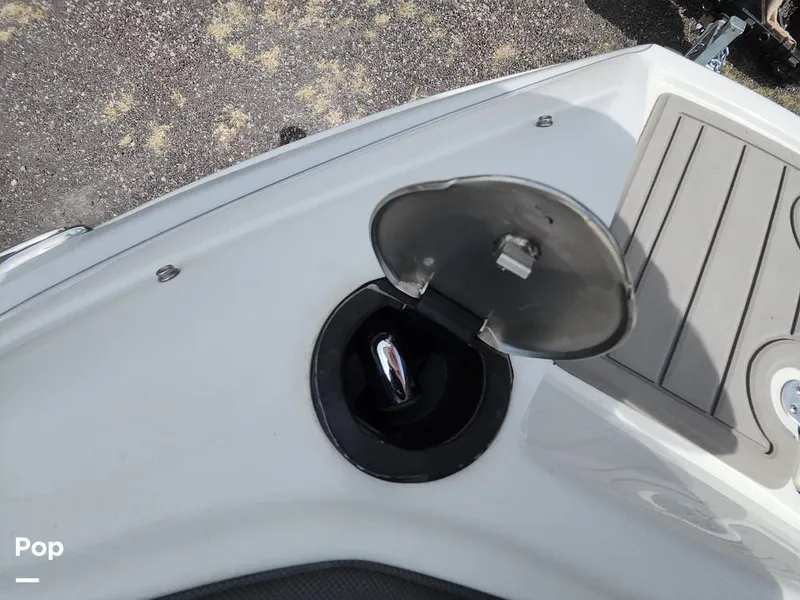 Slide: The Image of Crownline Boats E255 XS 2022 - 16321548