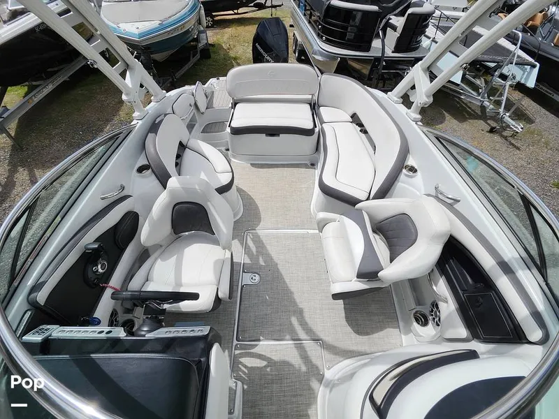 Slide: The Image of Crownline Boats E255 XS 2022 - 16321549