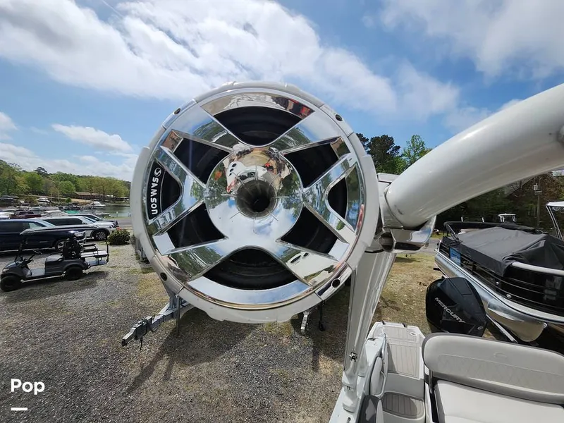 Slide: The Image of Crownline Boats E255 XS 2022 - 16321550