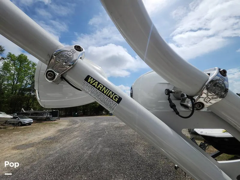 Slide: The Image of Crownline Boats E255 XS 2022 - 16321551