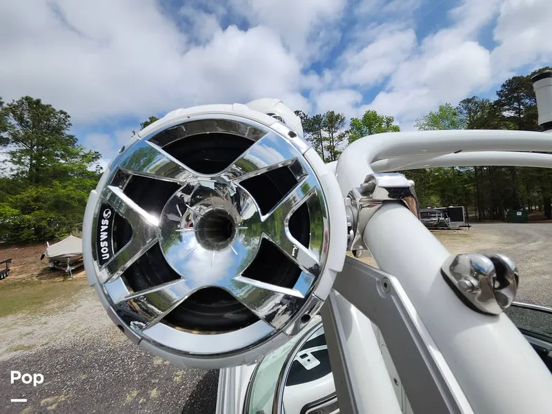 Slide: The Image of Crownline Boats E255 XS 2022 - 16321553