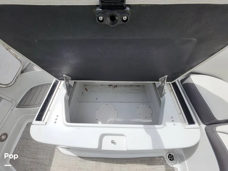 Slide: The Image of Crownline Boats E255 XS 2022 - 16321555