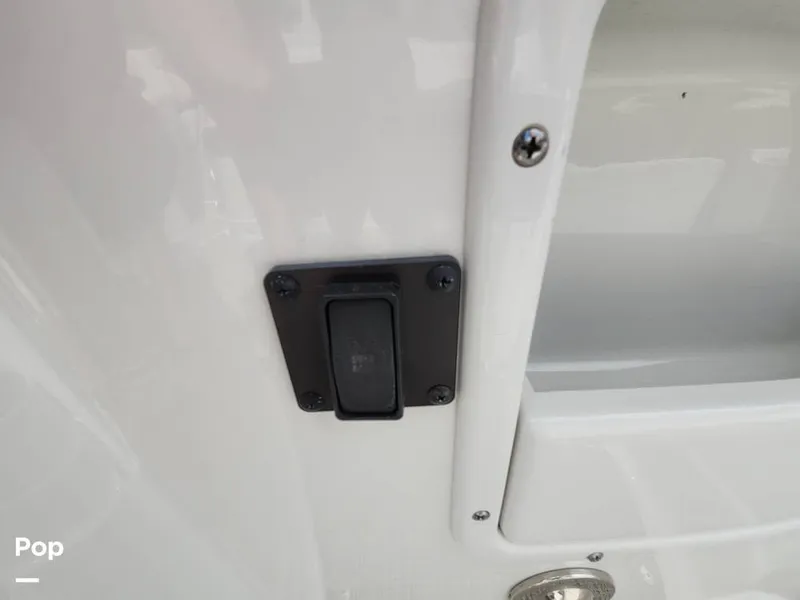 Slide: The Image of Crownline Boats E255 XS 2022 - 16321556