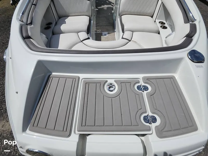 Slide: The Image of Crownline Boats E255 XS 2022 - 16321429