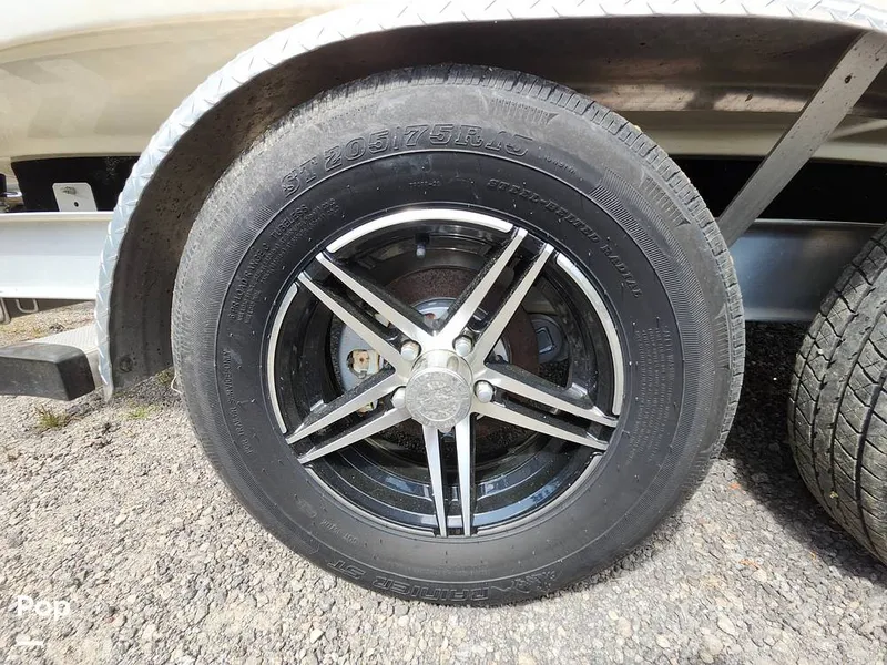 Slide: The Image of Crownline Boats E255 XS 2022 - 16321560