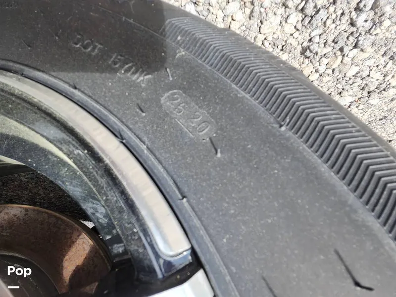 Slide: The Image of Crownline Boats E255 XS 2022 - 16321561