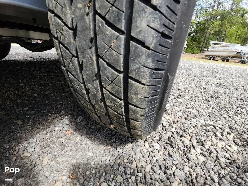 Slide: The Image of Crownline Boats E255 XS 2022 - 16321565