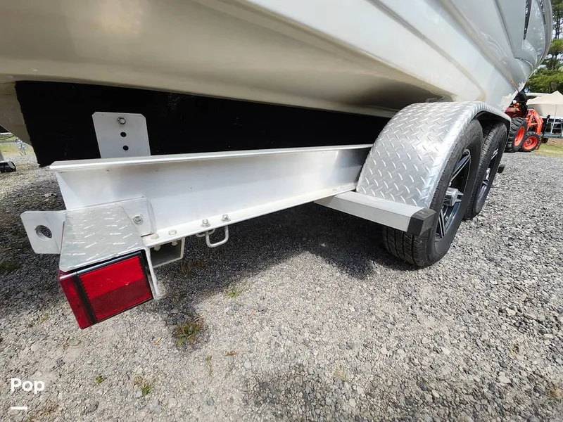 Slide: The Image of Crownline Boats E255 XS 2022 - 16321566