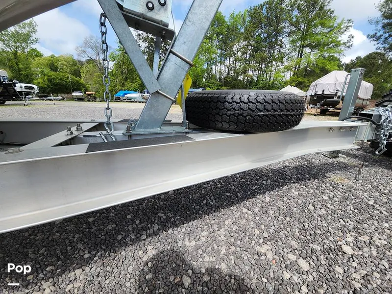 Slide: The Image of Crownline Boats E255 XS 2022 - 16321568