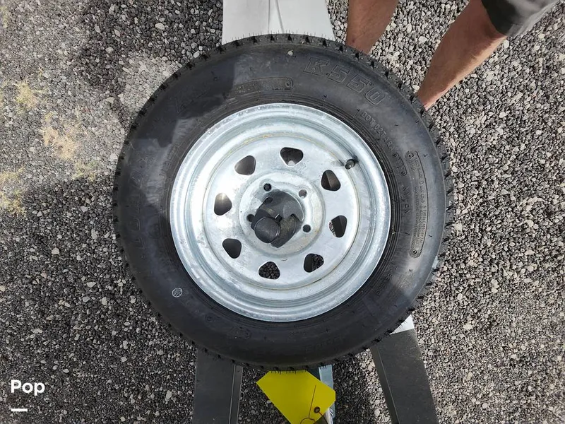 Slide: The Image of Crownline Boats E255 XS 2022 - 16321569