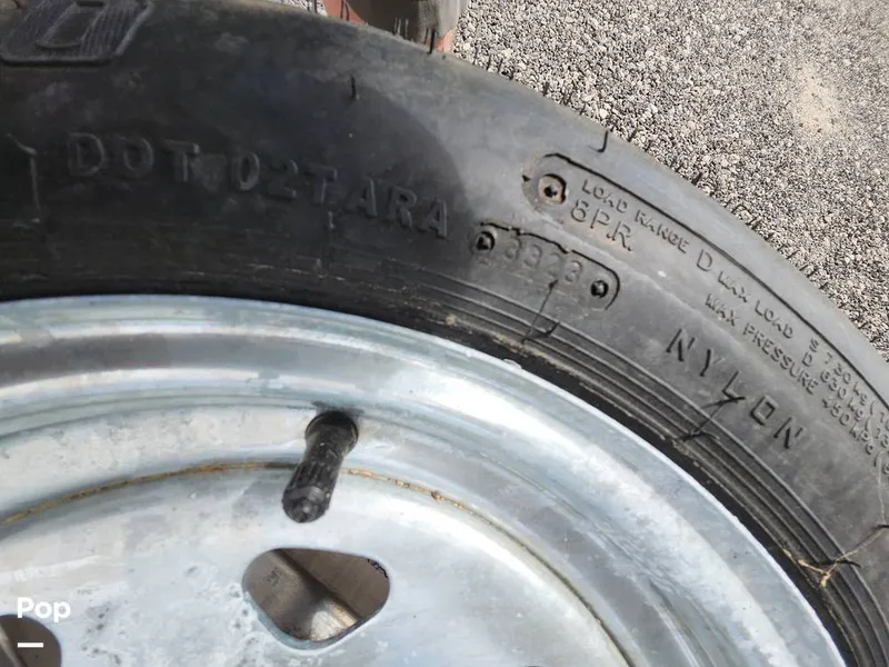 Slide: The Image of Crownline Boats E255 XS 2022 - 16321570