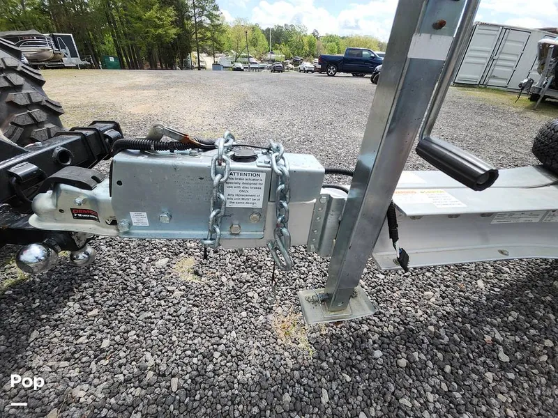 Slide: The Image of Crownline Boats E255 XS 2022 - 16321572