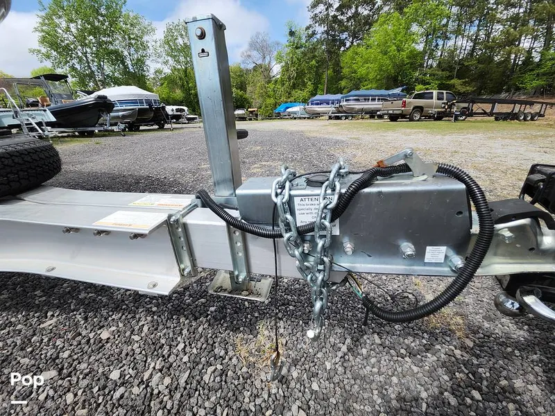 Slide: The Image of Crownline Boats E255 XS 2022 - 16321573