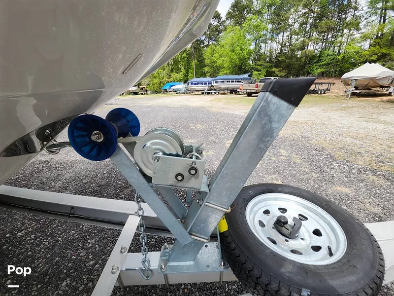 Slide: The Image of Crownline Boats E255 XS 2022 - 16321574