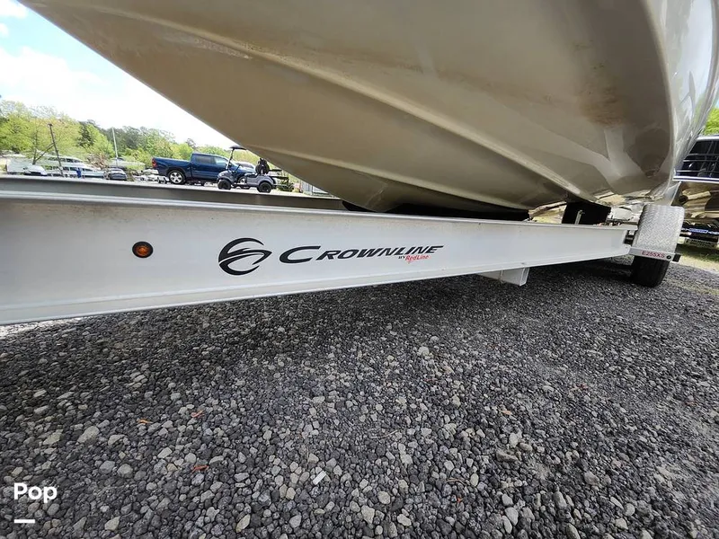 Slide: The Image of Crownline Boats E255 XS 2022 - 16321576