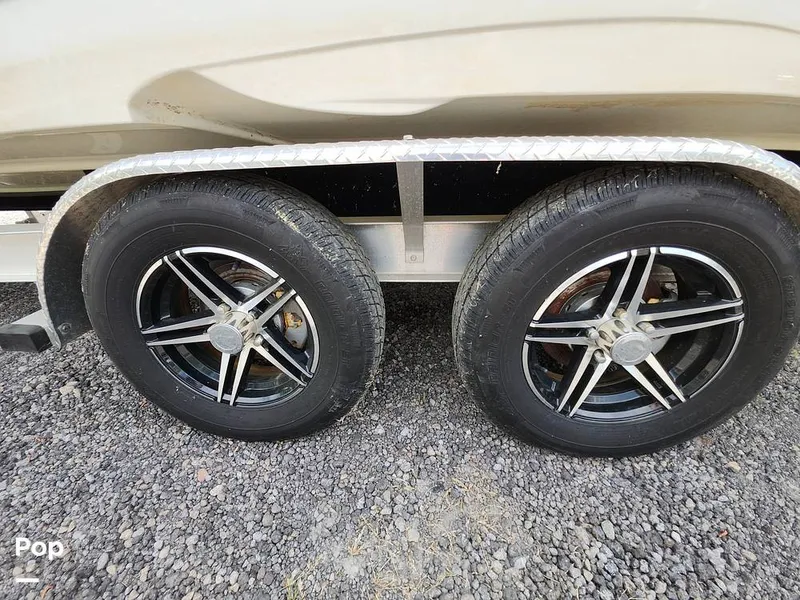 Slide: The Image of Crownline Boats E255 XS 2022 - 16321577