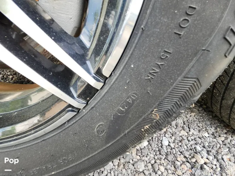 Slide: The Image of Crownline Boats E255 XS 2022 - 16321579