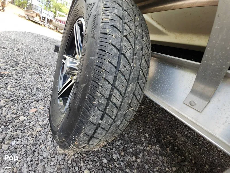 Slide: The Image of Crownline Boats E255 XS 2022 - 16321580