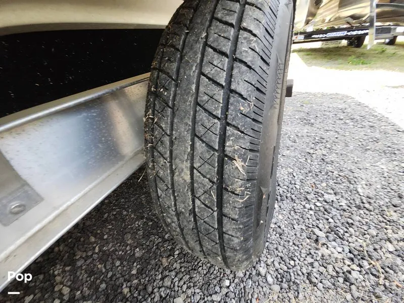 Slide: The Image of Crownline Boats E255 XS 2022 - 16321583