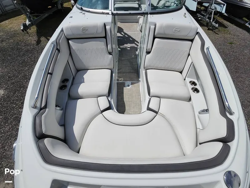 Slide: The Image of Crownline Boats E255 XS 2022 - 16321432