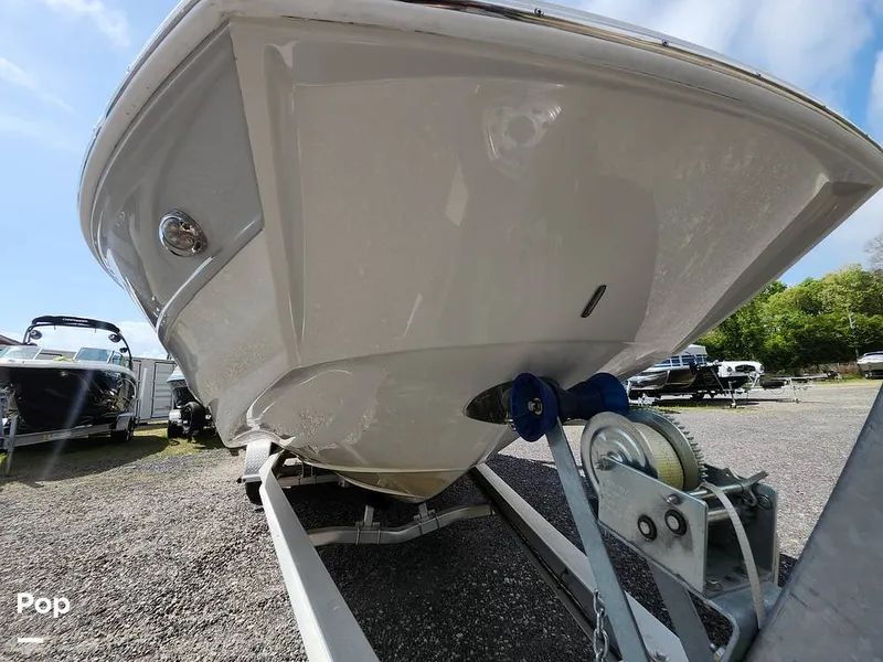 Slide: The Image of Crownline Boats E255 XS 2022 - 16321434