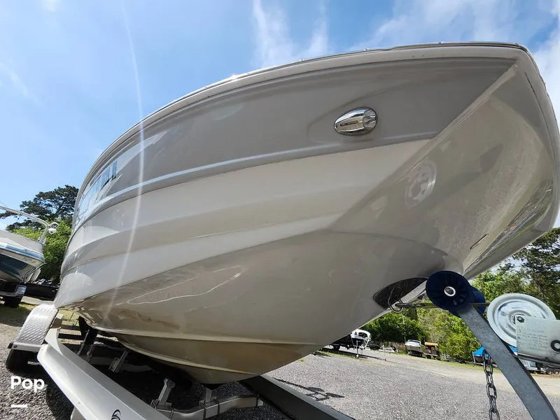 Slide: The Image of Crownline Boats E255 XS 2022 - 16321435