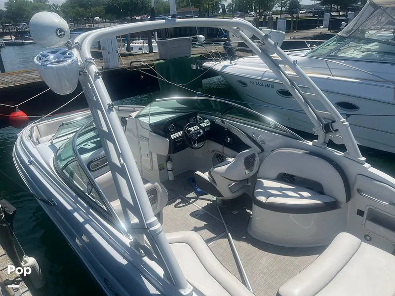 Slide: The Image of Crownline Boats E255 XS 2022 - 16500589