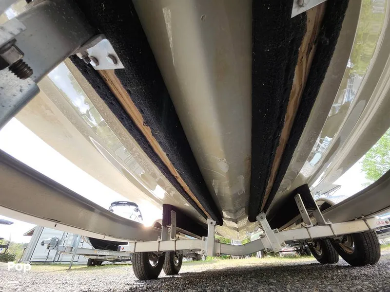 Slide: The Image of Crownline Boats E255 XS 2022 - 16321437