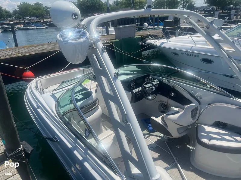 Slide: The Image of Crownline Boats E255 XS 2022 - 16500591