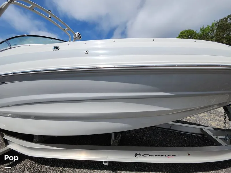 Slide: The Image of Crownline Boats E255 XS 2022 - 16321441