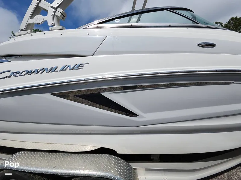 Slide: The Image of Crownline Boats E255 XS 2022 - 16321443