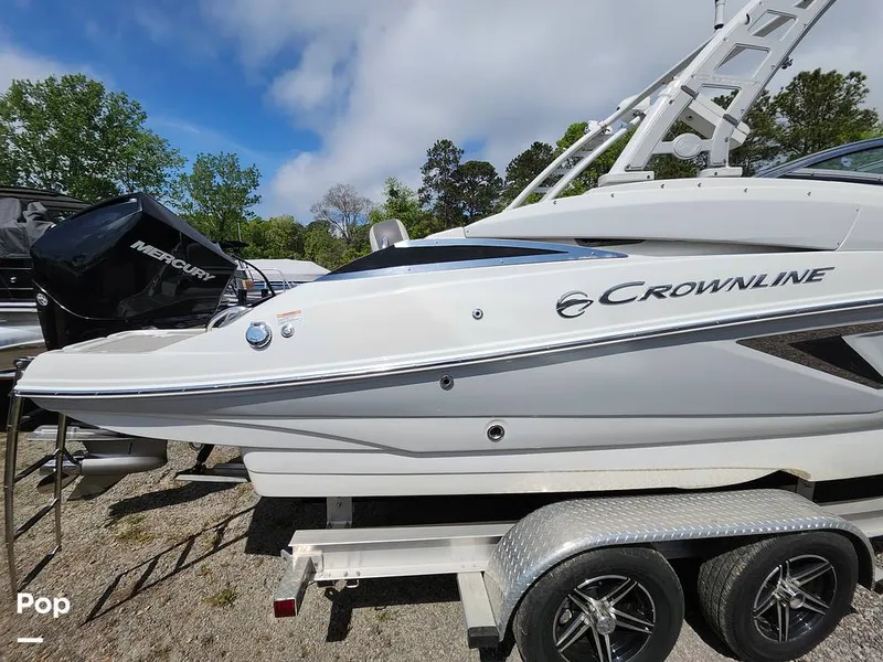 Slide: The Image of Crownline Boats E255 XS 2022 - 16321444
