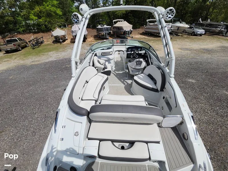 Slide: The Image of Crownline Boats E255 XS 2022 - 16321492